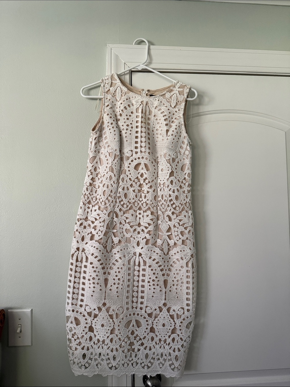 Liz Claiborne Sleeveless White Crochet Lace Sheath Dress